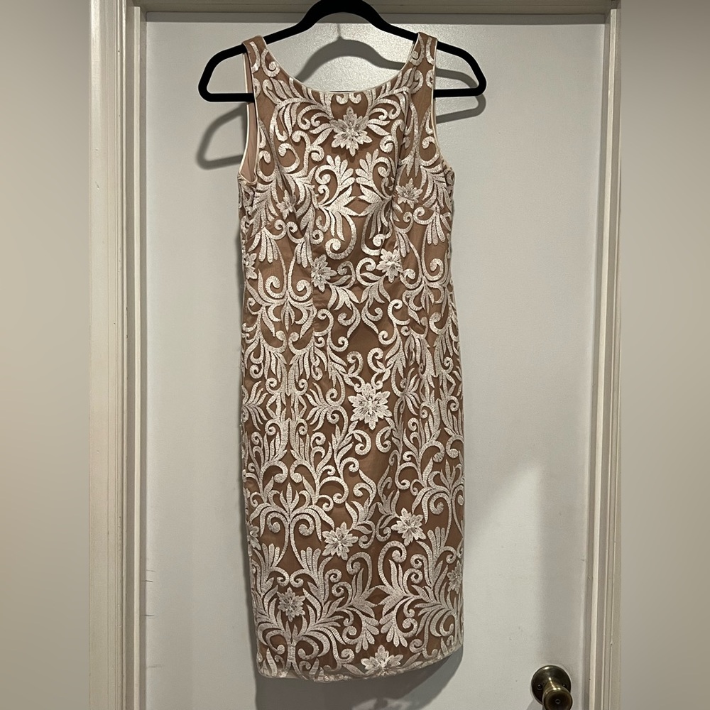 Adriana Pappel tan/white overlay sheath cocktail dress size 4